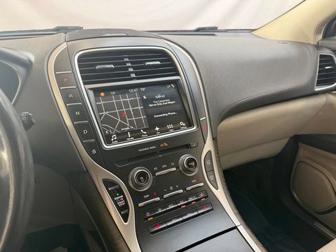 Used 2017 Lincoln MKX Select w/ Select Plus Package FWD image 13