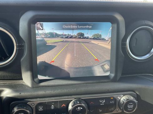 Used 2020 Jeep Gladiator Overland AWD/4WD image 25