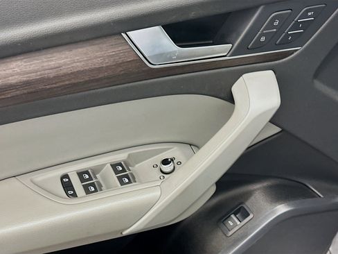 Used 2023 Audi Q5 Premium w/ Convenience Package image 15