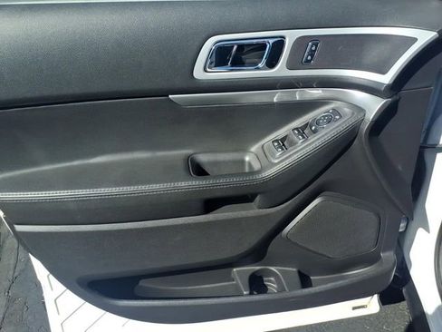 Used 2015 Ford Explorer XLT image 12