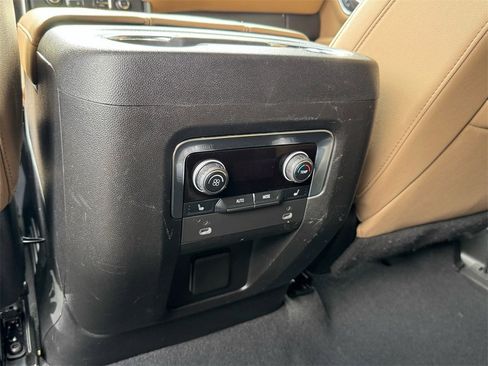 Used 2022 Chevrolet Suburban Premier image 17