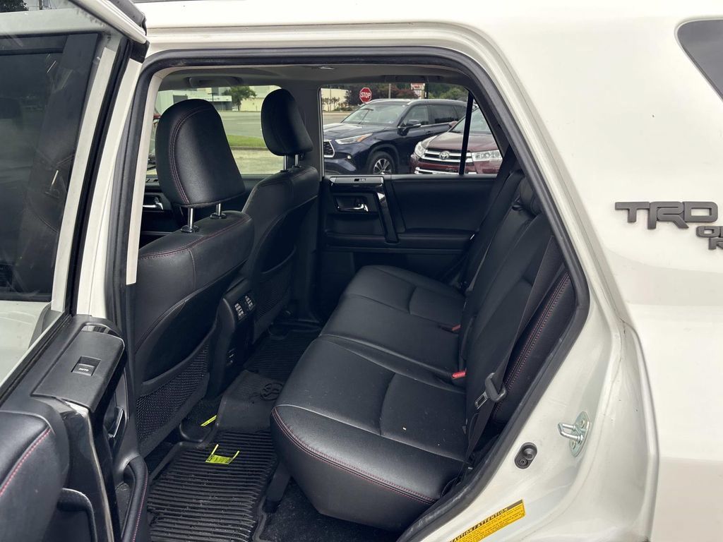Used 2019 Toyota 4Runner TRD Off-Road Premium AWD/4WD image 10