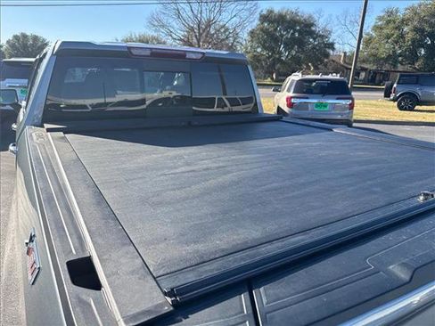 Used 2023 GMC Sierra 1500 SLT image 12