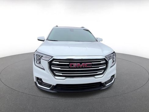 Used 2024 GMC Terrain SLT AWD/4WD image 4