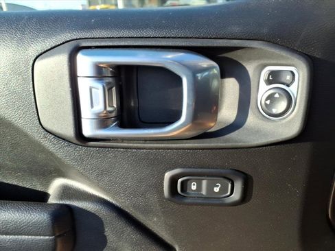 Used 2024 Jeep Wrangler Unlimited Rubicon image 15