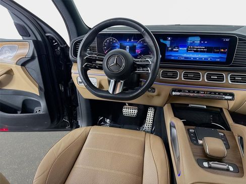 Used 2024 Mercedes-Benz GLS 580 4MATIC image 26