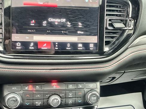 Used 2023 Dodge Durango GT image 19