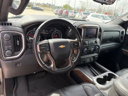 Used 2021 Chevrolet Silverado 1500 High Country w/ Technology Package image 12
