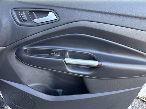 Used 2019 Ford Escape SE image 32