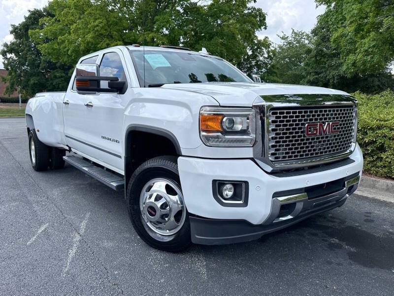 Used 2016 GMC Sierra 3500 Denali w/ Driver Alert Package AWD/4WD image 2