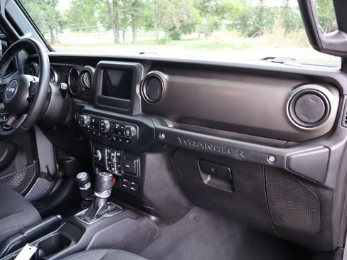 Used 2019 Jeep Wrangler Unlimited Sport S AWD/4WD image 17