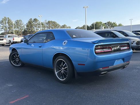 Used 2019 Dodge Challenger SXT image 10