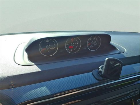 Used 2014 Volkswagen Beetle R-Line image 20