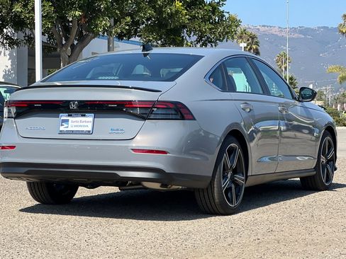 Used 2025 Honda Accord Sport image 4