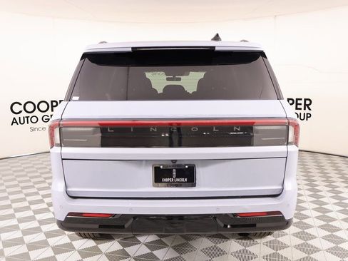 New 2025 Lincoln Navigator Reserve w/ Jet Appearance Package AWD/4WD image 23
