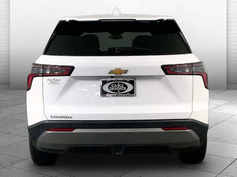 Used 2026 Chevrolet Equinox LT FWD image 3