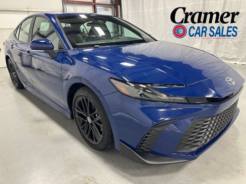 Used 2026 Toyota Camry SE FWD image 1