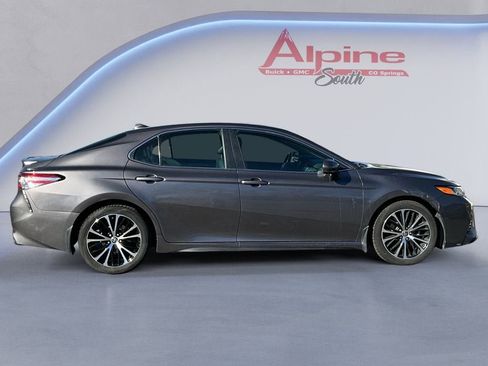 Used 2020 Toyota Camry SE image 6