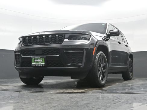 New 2026 Jeep Grand Cherokee Altitude image 11