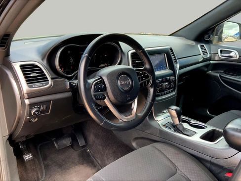 Used 2018 Jeep Grand Cherokee Laredo RWD image 18