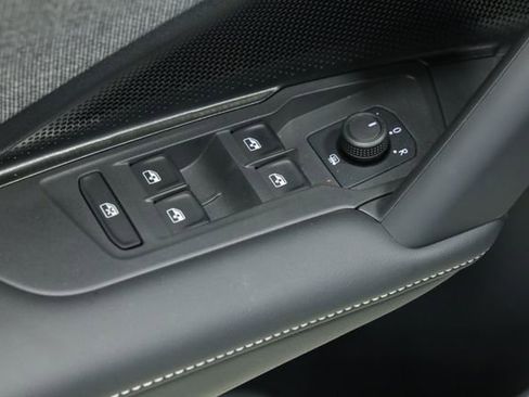 Used 2025 Volkswagen Tiguan S image 30