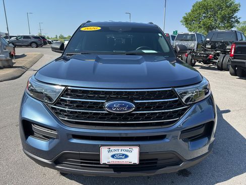 Used 2020 Ford Explorer XLT RWD image 2