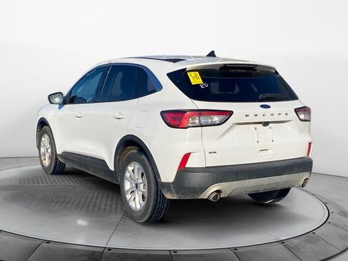 Used 2022 Ford Escape SE image 3