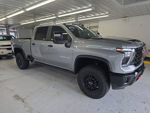 Certified 2025 Chevrolet Silverado 2500 ZR2 AWD/4WD image 6