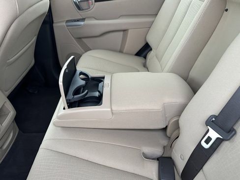 Used 2011 Hyundai Santa Fe GLS image 25