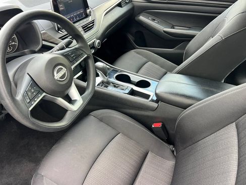 Used 2024 Nissan Altima 2.5 SV FWD image 10