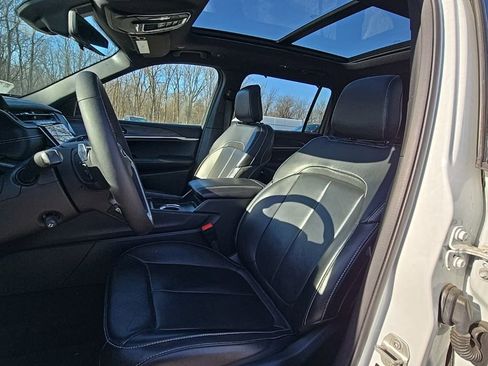 Used 2024 Jeep Grand Cherokee L Limited w/ Luxury Tech Group II image 16