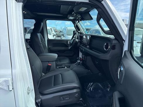Certified 2025 Jeep Wrangler Sahara image 28