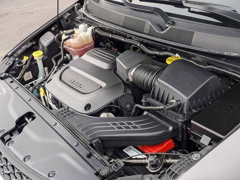 Used 2023 Chrysler Pacifica Touring-L FWD image 27