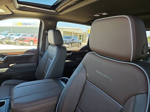 New 2026 GMC Sierra 1500 Denali w/ Denali Reserve Package image 12
