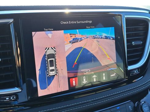 New 2026 Chrysler Pacifica Limited image 8