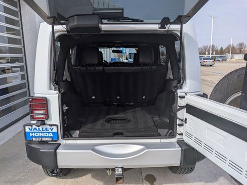 Used 2017 Jeep Wrangler Unlimited Sahara w/ Connectivity Group image 24