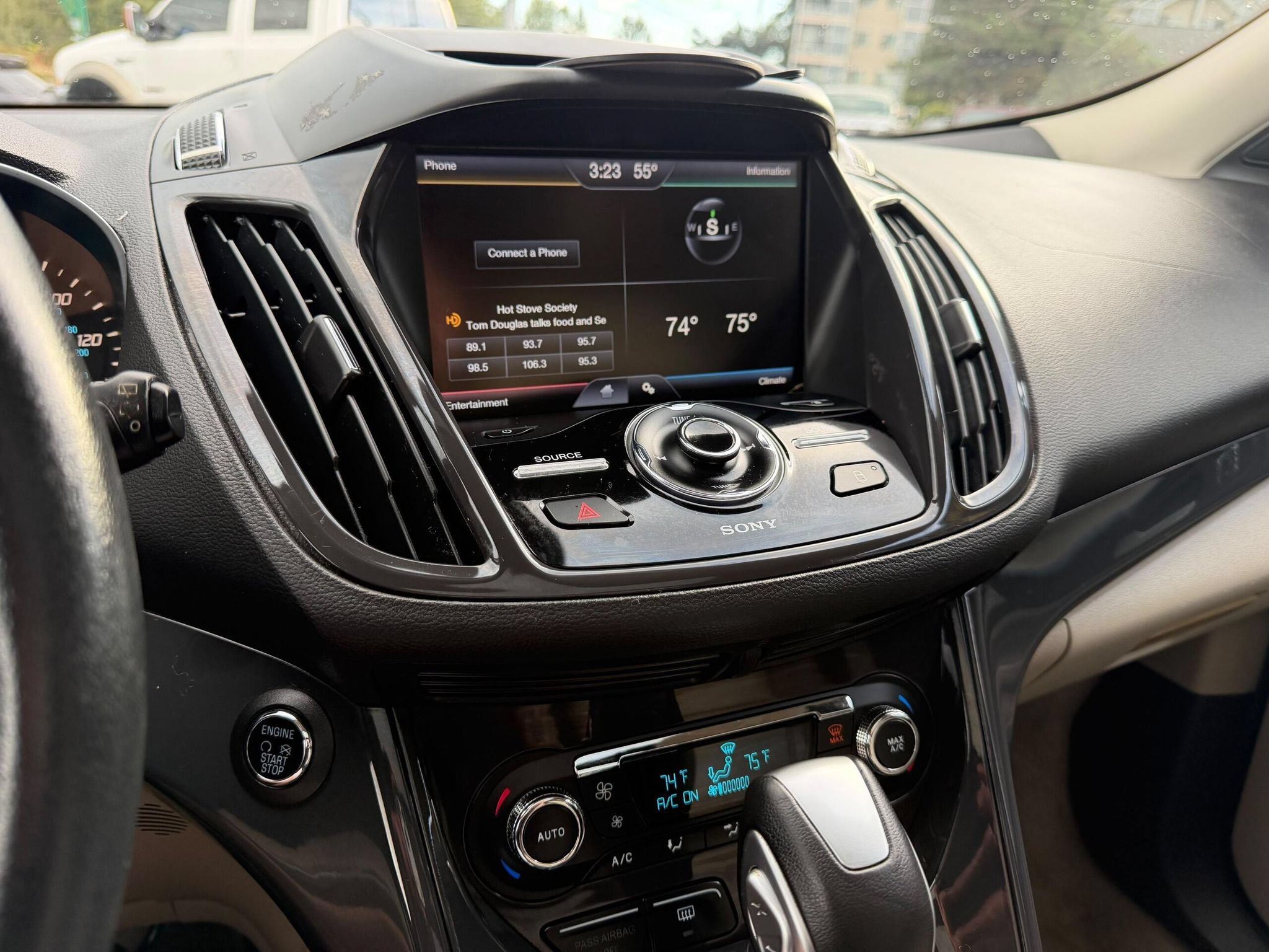 Used 2014 Ford Escape Titanium AWD/4WD image 15