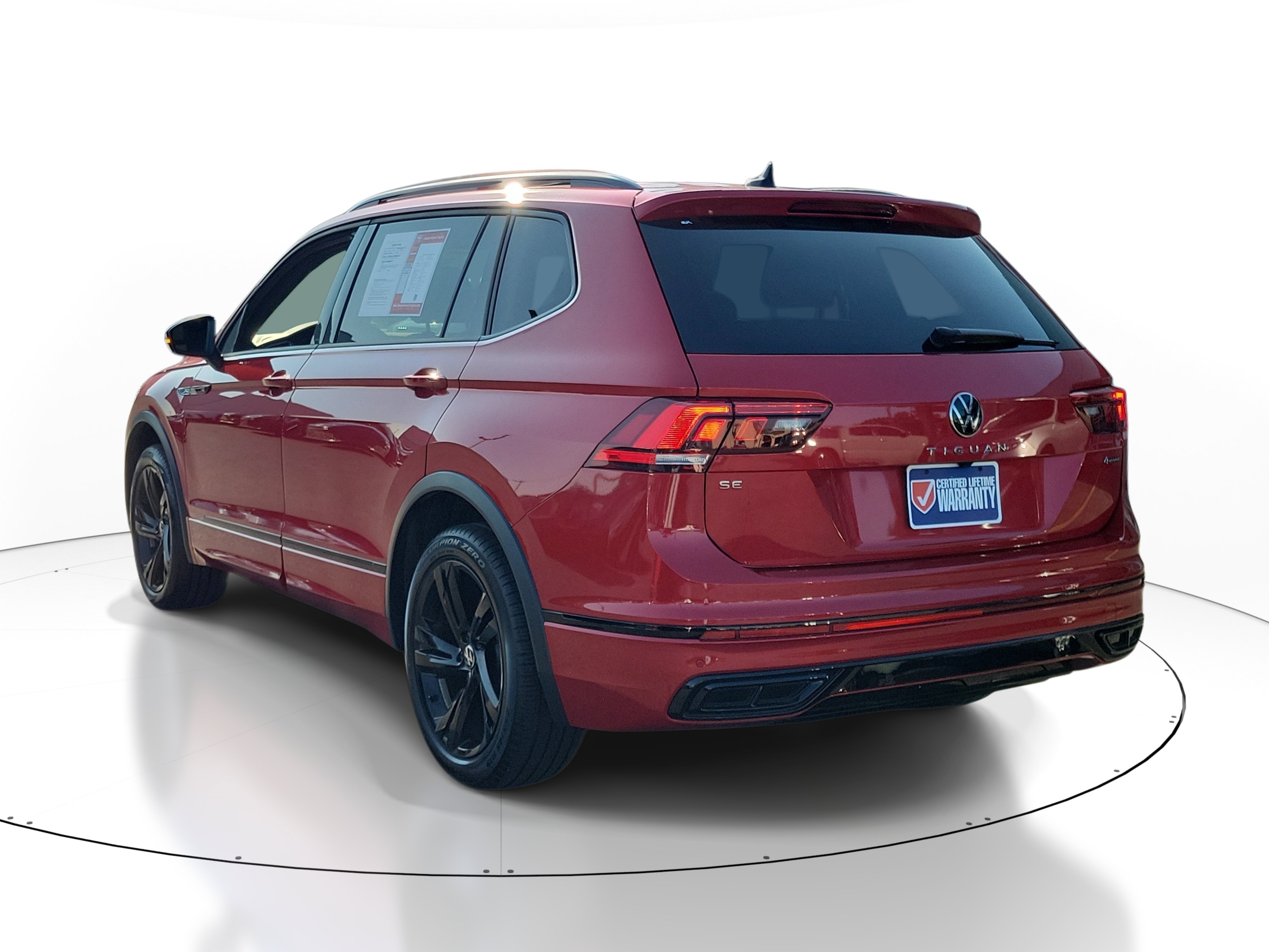 Used 2024 Volkswagen Tiguan SE R-Line AWD/4WD image 3