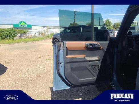 Used 2023 Ford Bronco Outer Banks AWD/4WD image 13