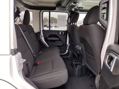 Used 2023 Jeep Wrangler Sahara image 20