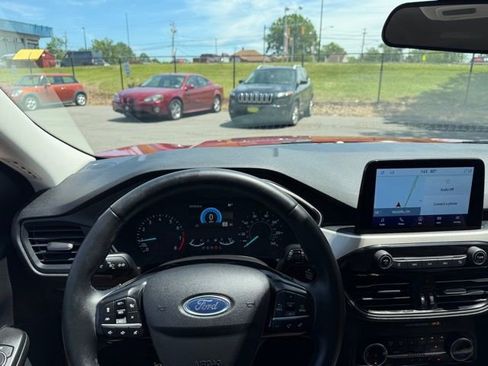 Used 2022 Ford Escape SE w/ Convenience Package FWD image 13