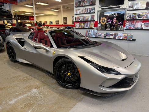 Used 2021 Ferrari F8 Tributo image 1