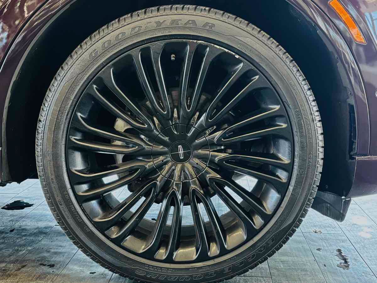 Used 2023 Lincoln Aviator Black Label w/ Dynamic Handling Package AWD/4WD image 30