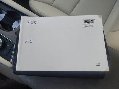 Certified 2022 Cadillac XT5 Premium Luxury FWD image 33