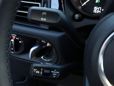 Used 2025 Porsche Macan S image 32