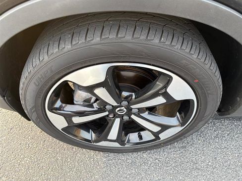 Used 2021 Volvo XC40 T5 Momentum w/ Premium Package image 17