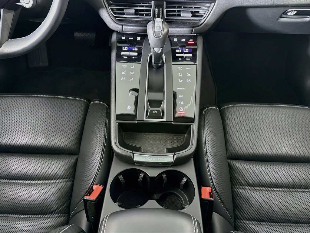 Certified 2023 Porsche Macan S AWD/4WD image 16