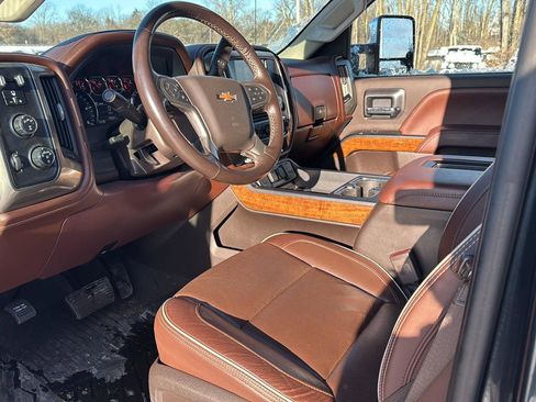 Used 2019 Chevrolet Silverado 2500 High Country image 12