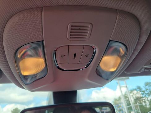 Used 2019 Jeep Compass Latitude image 10