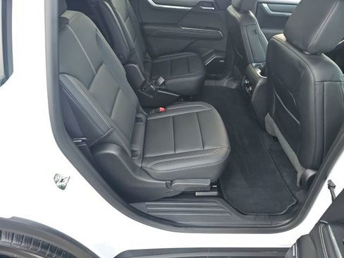 Used 2025 GMC Acadia Elevation w/ Elevation Premium Package image 11